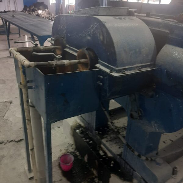 Complete tyre pre-cured tread plant machinery