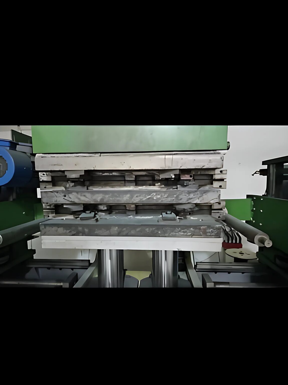 Caterpillar Rubber V Belt (3)