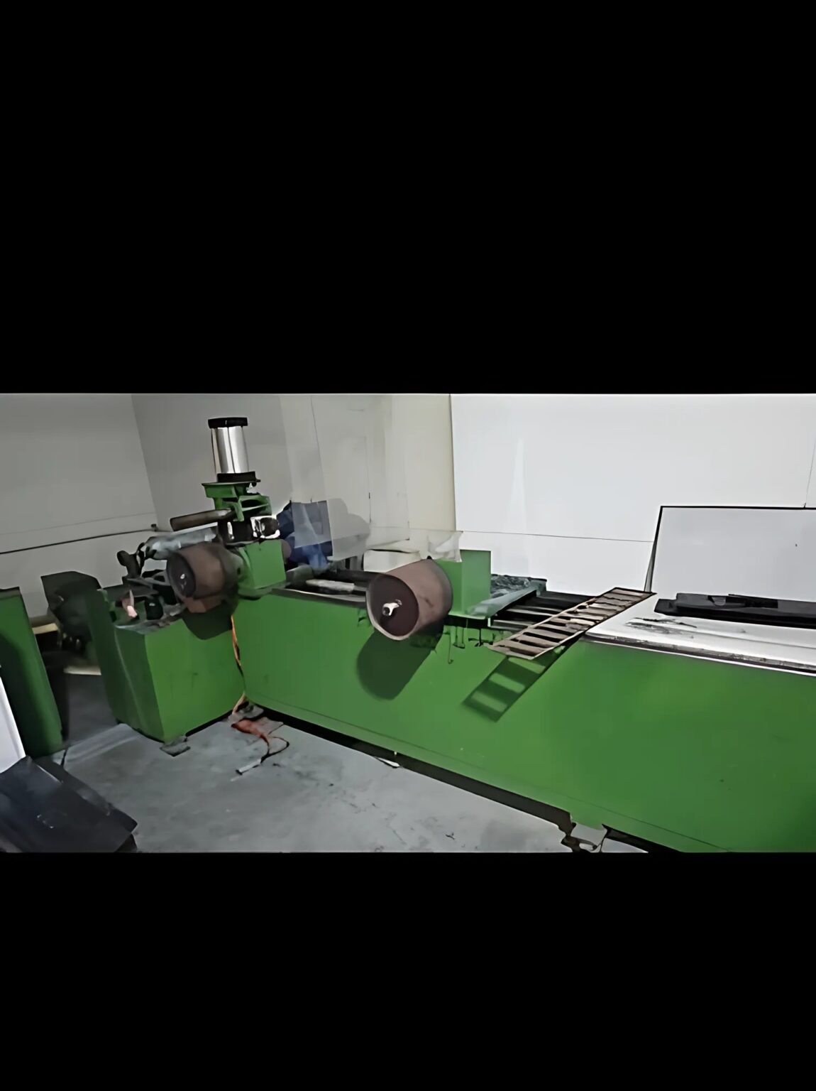 Caterpillar Rubber V Belt (4)