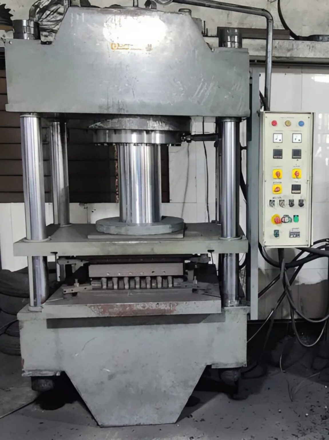 1724664500029 Rubber Hydraulic Press