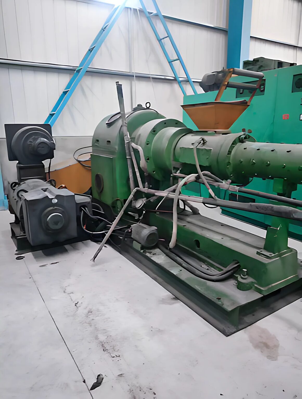 Previously Owned 150mm Cold Feed Pin Barrel Rubber Extruder