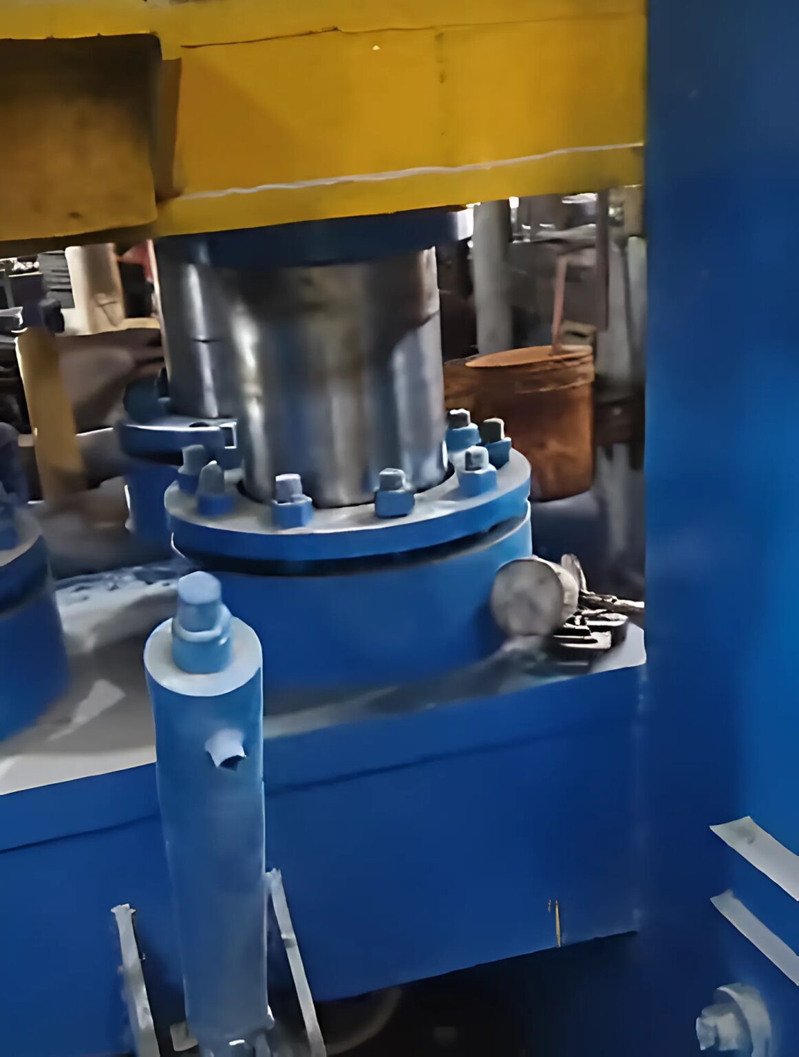 600 Ton Fully Automatic Hydraulic Vulcanizing Press 52 x 52 inches 600 Ton Fully Automatic Hydraulic Vulcanizing Press 52 x 52 inches