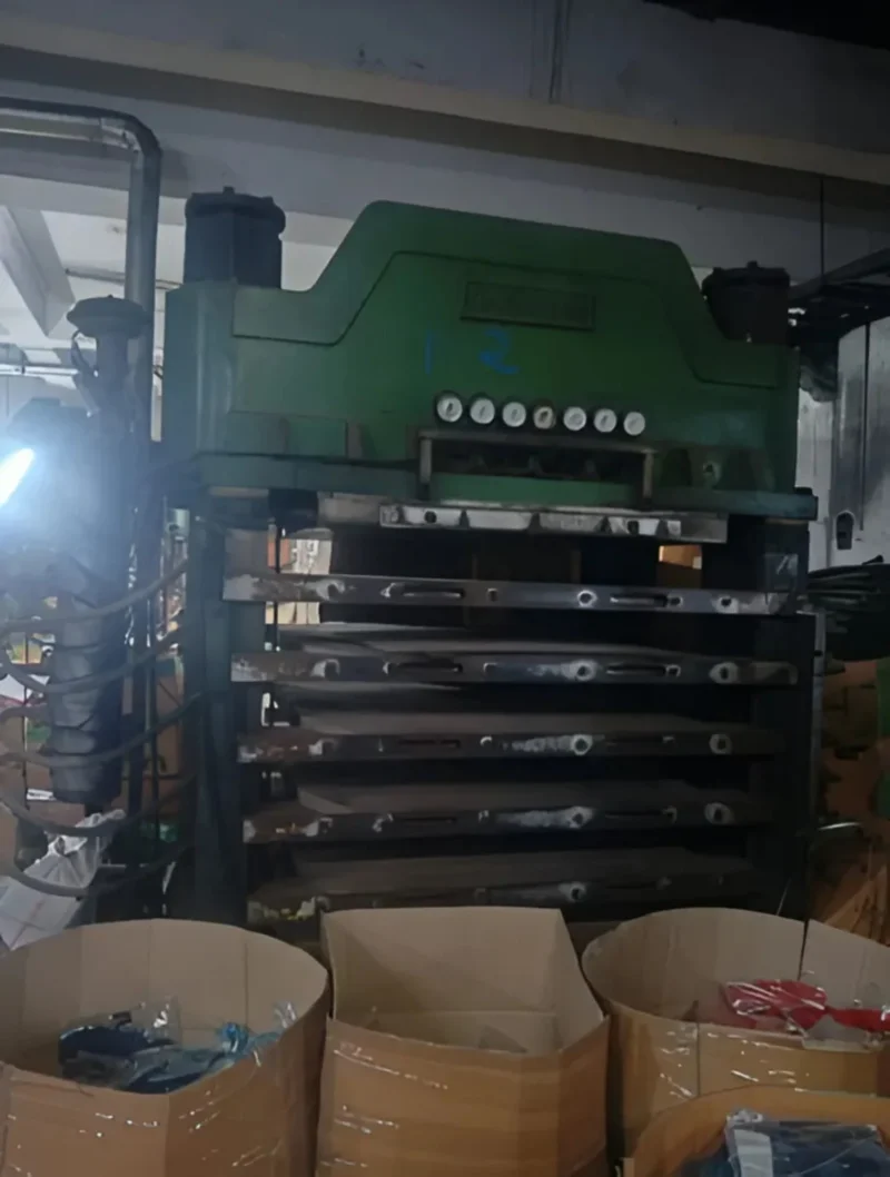 1100 Ton Hydraulic Compression Press