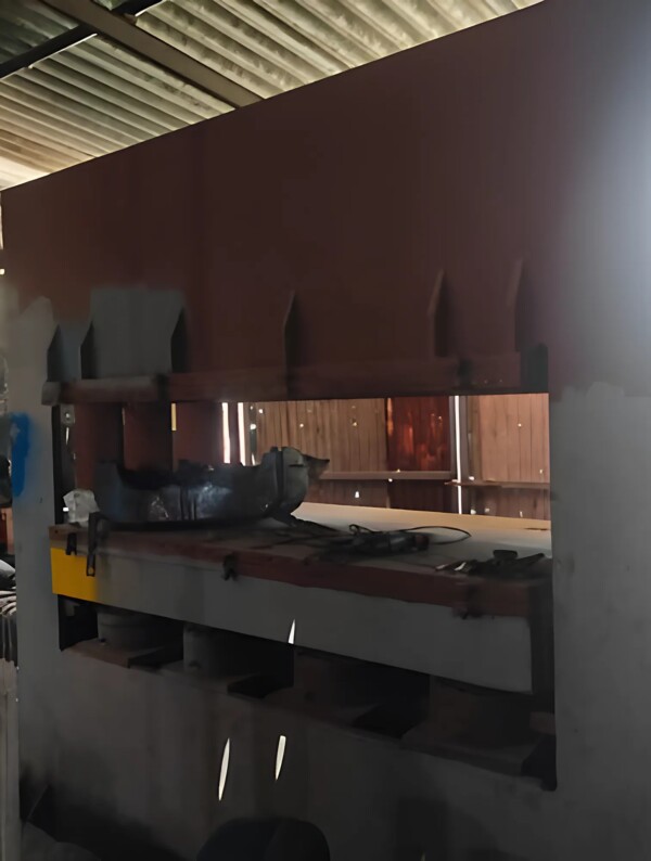 Used Hydraulic Press – 4.25x9 Ft | 8 Pistons | 24” Daylight