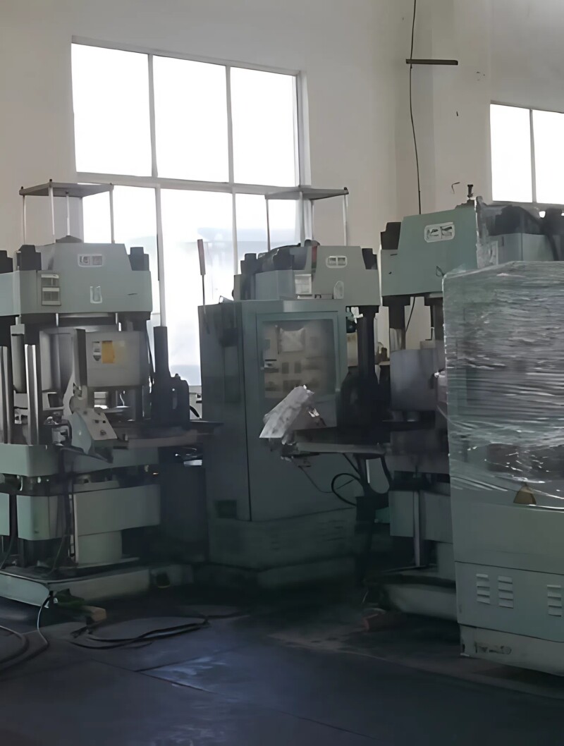 Vacuum Curing Press Pre-Owned Vacuum Curing Press for Rubber Sheets in excellent condition