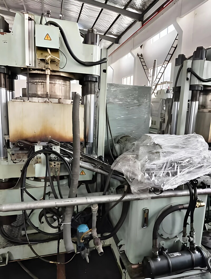 Vacuum Curing Press Pre-Owned Vacuum Curing Press for Rubber Sheets in excellent condition